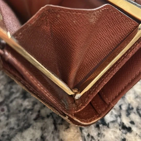 LV Monogram Kisslock Wallet - Picture 4 of 16